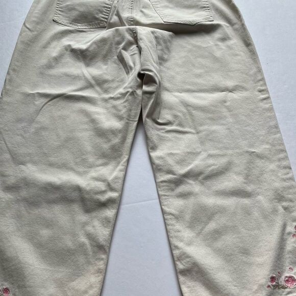 Gloria Vanderbilt Women's Light Tan Capri Pants w Pink Floral Embroidery Size 12 - Picture 2 of 7